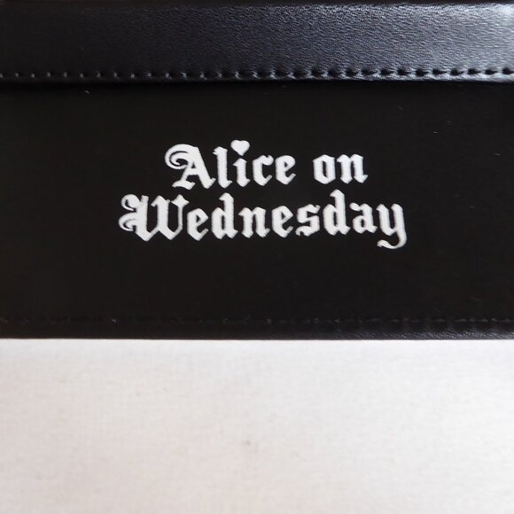 JAPAN JAPANESE ALICE ON WEDNESDAY WONDERLAND FOLDING TRAVEL MIRROR (PRE-OWNED) - Picture 10 of 12